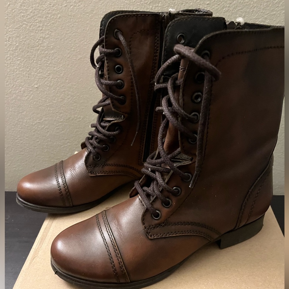 **NEVER WORN** STEVE MADDEN TROOPA BOOTS
